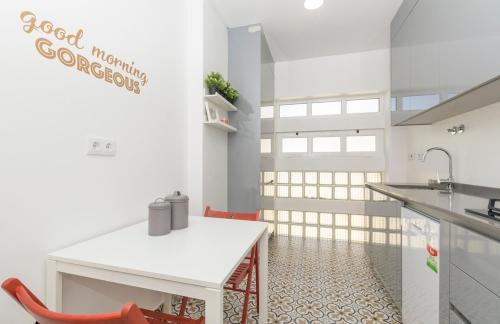 Santa Engracia Apartment | Happy Days