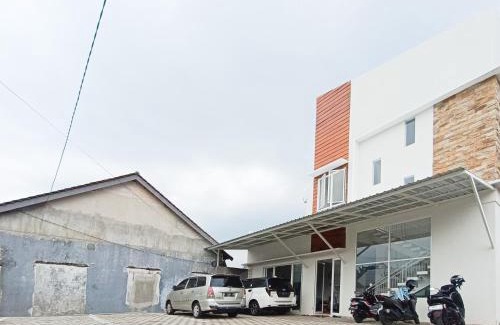 Patrang Hotel | Happy Family Homestay Jember Mitra RedDoorz