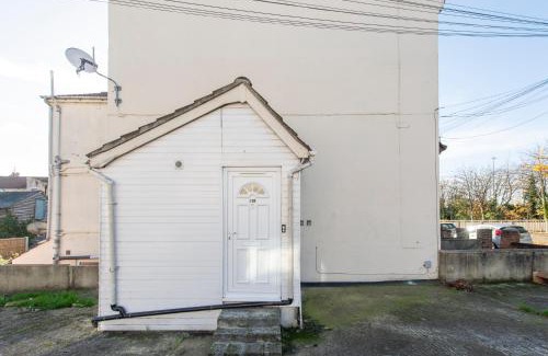 Harwich Apartment | Happy Harwich for Contractors Only, Tranquil, Near Beach, Free Parking