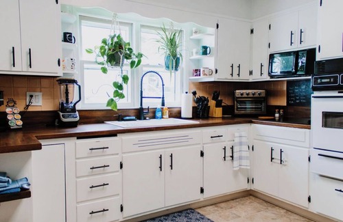 Wilmington House | Happy Hen House 2-Bedroom House w/Amazing Front Porch and Backyard Chickens