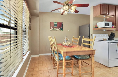 Wimberley House | Happy Hideaway I Hot tub, stargazing!