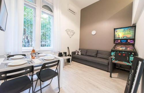 Nepszinhaz negyed Apartment | happy home JOY