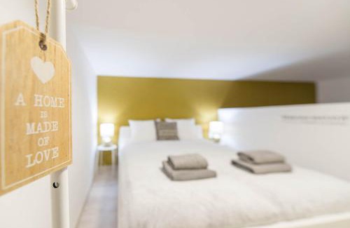 Nepszinhaz negyed Apartment | happy home JOY