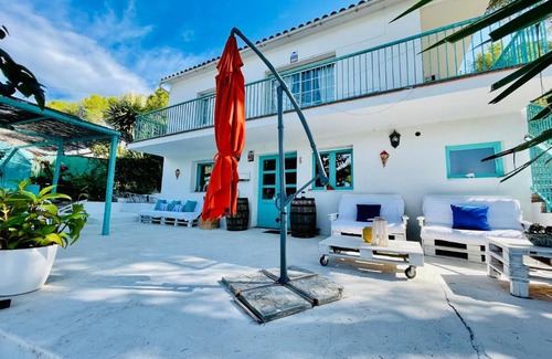 Vallpineda House | Happy Home with Pool and BBQ