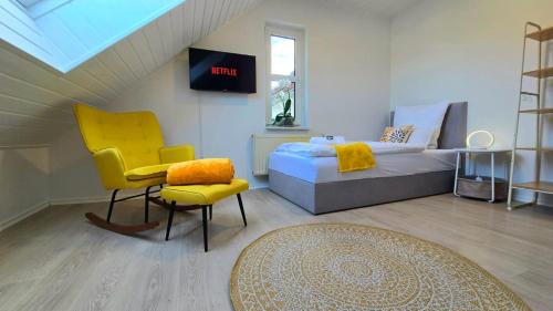Nidda Apartment | HAPPY HOMES YELLOW - Up to 8 - Küche - W-LAN - Netflix - Honig - Badewanne