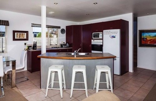 Matarangi House | Happy Hour - 24/7 - two minute walk to the beach