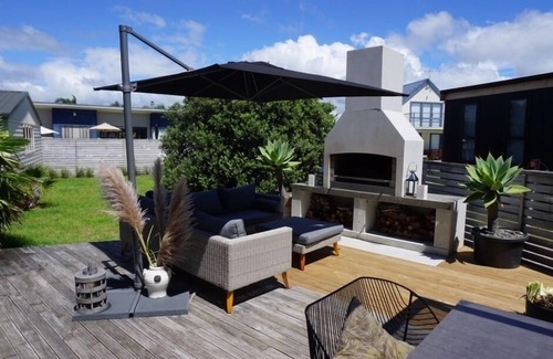 Matarangi House | Happy Hour - 24/7 - two minute walk to the beach