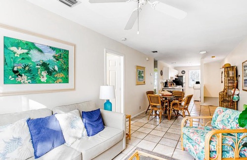 Truman Annex Apartment | Happy Hour Haven