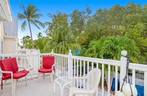Truman Annex Apartment | Happy Hour Haven