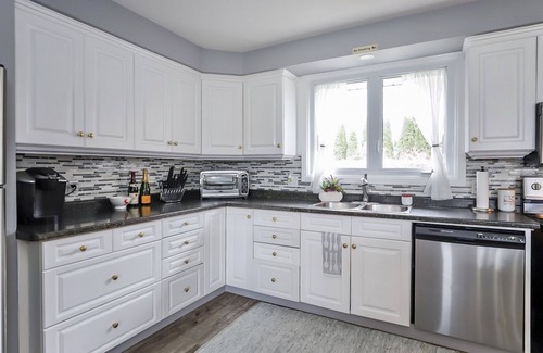 Historic Old Town House | Happy House w/In-Ground Private Pool in NOTL