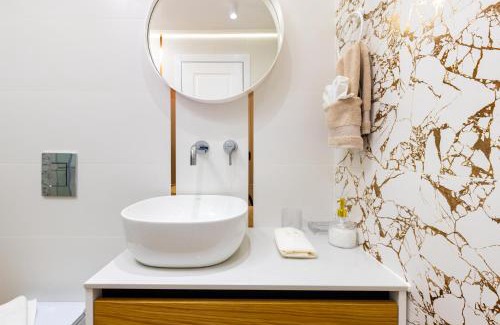 Plovdiv Center Apartment | Happy People Plovdiv 1-BD Apartment - White by Flat Mаnager
