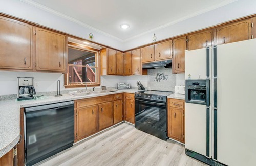 Chincoteague House | Happy Pines is a delightful Chincoteague Island Vacation Rental in a private, se