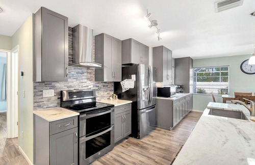 Englewood East Villa | Happy Place, full refund*, heated pool, sleeps 6
