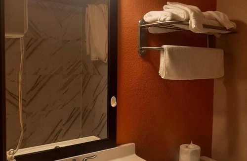 Hannibal Hotel | Happy Stay Inn