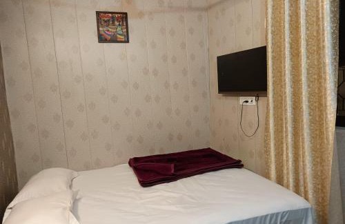 New Delhi Apartment | Happy Stay -Near Nizamuddin Gate No-4