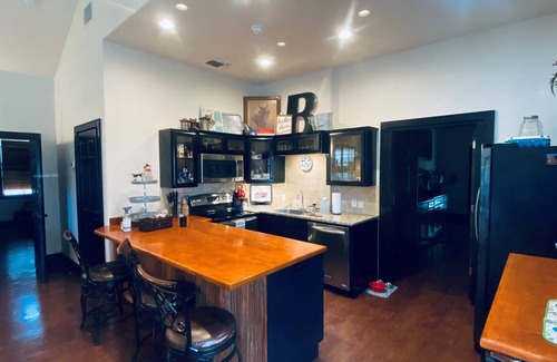 Bandera House | Happy Trails Cowboy Cabin HOT TUB POOL on 12 ac