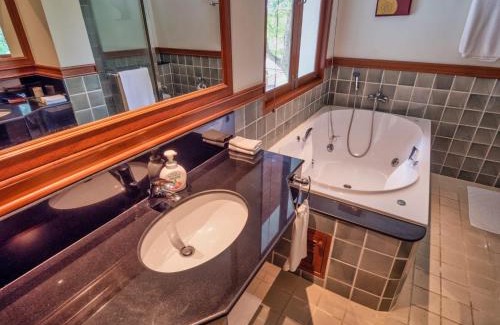 Choeng Thale Villa | Happy villa in Laguna