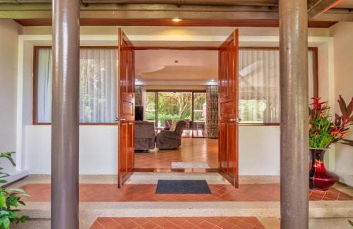 Choeng Thale Villa | Happy villa in Laguna