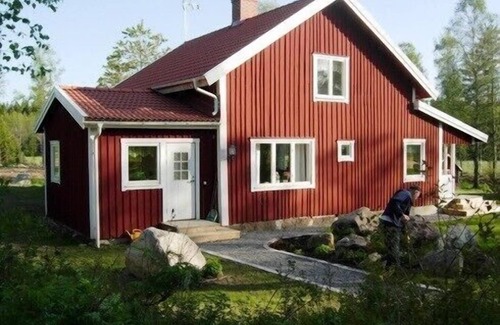Savsjo Municipality Cottage | Harabygget - charming red/white house close to nature