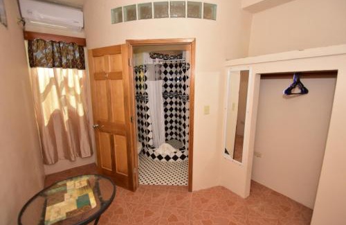 Hopkins House | Harada Inn and Suites