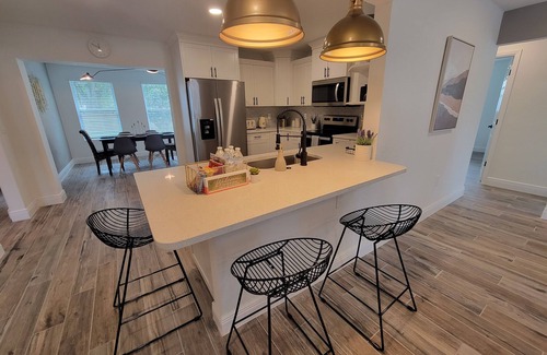Clearwater House | Harbor Breeze Hideaway! - 4/2 - King size bed♔