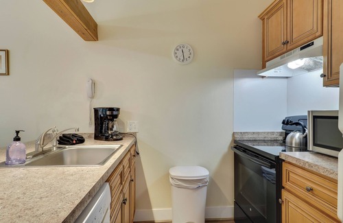 Harbor Springs Condo | Harbor Cove #2, Near Skiing, Golf & Downtown