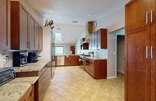 St. Petersburg - Clearwater House | Harbor Isle Waterfront Retreat | Home Office & Private Pool | Kayaks & Canoe