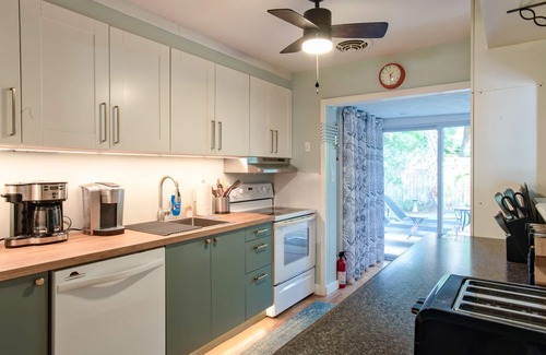 Bayview House | Harbor Mist - Fresh & Friendly in Marina District Private Oasis