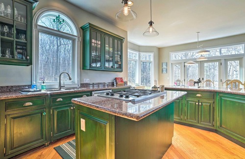Harbor Springs House | Harbor Springs Group Getaway w/Spacious Deck