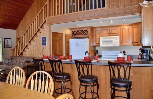 Jamestown Cabin | Harbor Springs, Lake Cumberland Cabin