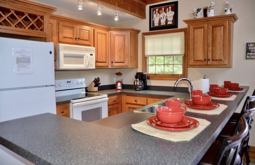 Jamestown Cabin | Harbor Springs, Lake Cumberland Cabin