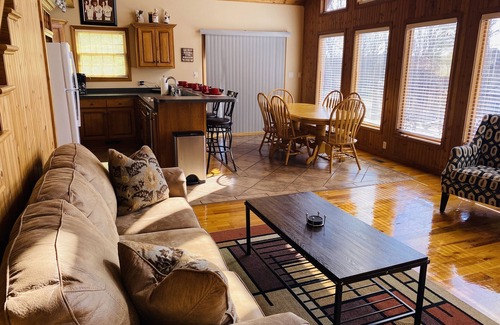 Jamestown Cabin | Harbor Springs, Lake Cumberland Cabin