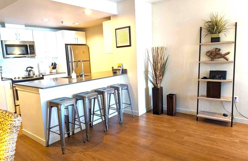 Downtown Seattle Apartment | Harbor Steps - 1 Blk to Pike Place Market, Waterfront - City Views!