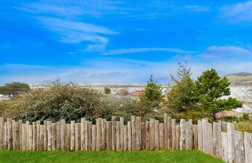 Gold Beach Hotel | Harbor View Studio Cottage