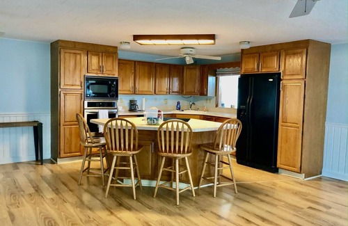 Rock Harbor House | Harborage 2/2, dock, pool, 1-dog ok