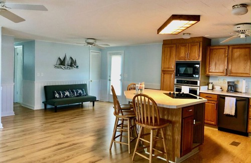 Rock Harbor House | Harborage 2/2, dock, pool, 1-dog ok