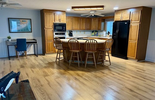 Rock Harbor House | Harborage 2/2, dock, pool, 1-dog ok