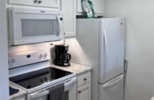 Clear Lake Condo | Harborage condo. It sleeps 6 comfortably . Harbor / Lake view. Newly renovated