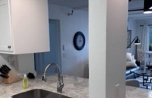 Clear Lake Condo | Harborage condo. It sleeps 6 comfortably . Harbor / Lake view. Newly renovated