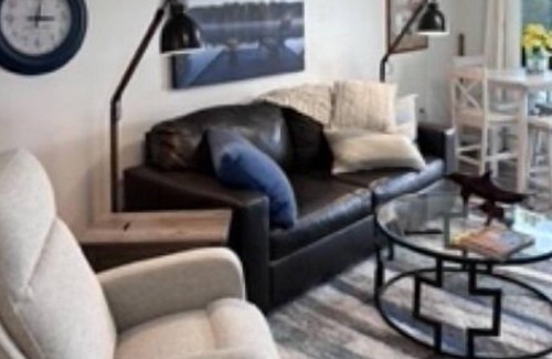 Clear Lake Condo | Harborage condo. It sleeps 6 comfortably . Harbor / Lake view. Newly renovated