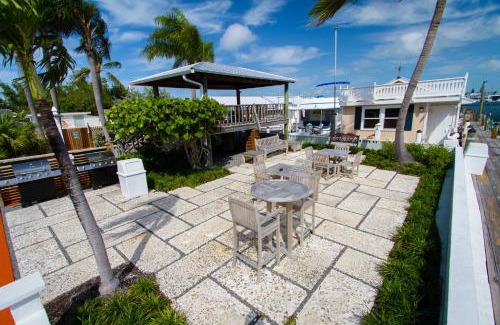 Meadows Hotel | Harborside Motel & Marina