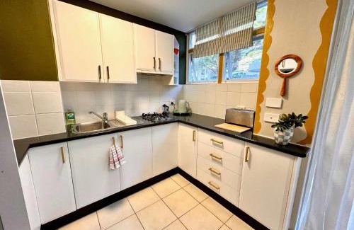 Elizabeth Bay Apartment | Harborside Studio Apt Walk to Shops Eateries