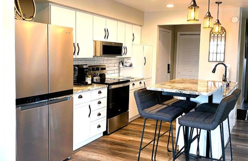 Huron House | Harborview 3-6-8 on Main