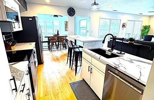 Huron House | Harborview on the water-sleeps 14!