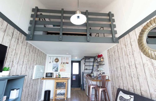 Seafront Boat Rental | Harbour Hideaway - Free Parking