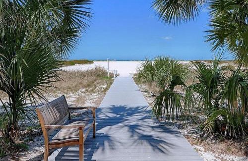 Sand Key Apartment | Harbour Light Towers 1105 11th Floor Beachfront Studio at Harbour Light Towers 23118