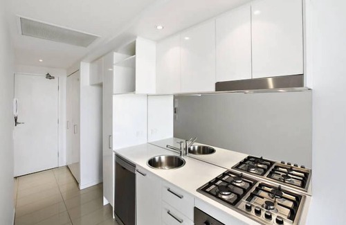 Biggera Waters Apartment | Harbour Town - Mistral (FREE CAR SPACE & WIFI)