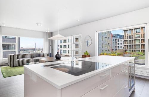 Downtown Apartment | Harbour View 2BR & 2BA City Center with Free Parking