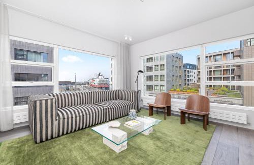 Downtown Apartment | Harbour View 2BR & 2BA City Center with Free Parking