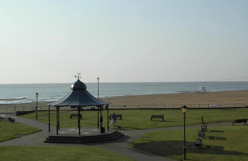 Hopton Apartment | 'Harbour View' on the river by Gorleston's award winning beach - Pet free!